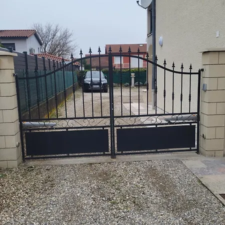 Apartmán Duplex Avec Parking Chassieu